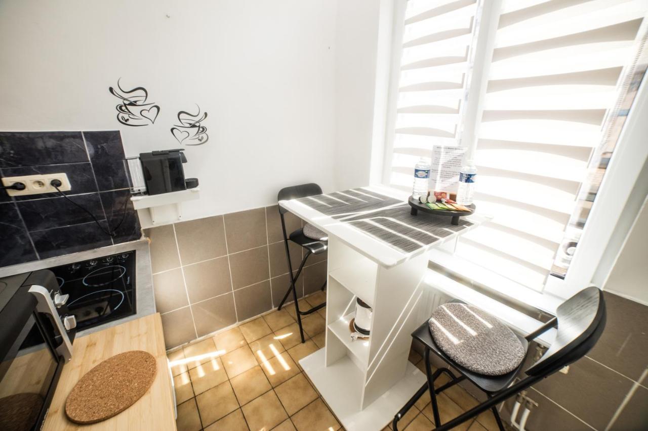 City Centre Hidden Gem! Apartment For Up To 3 People Bruxelas Exterior foto